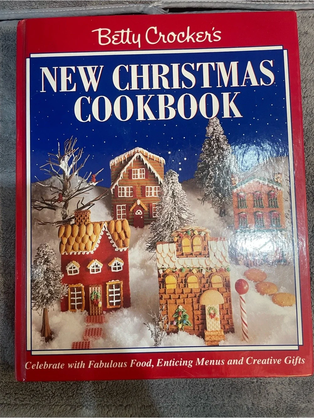 Betty Crocker's New Christmas Cookbook by Betty Crocker - 1993 Over 300 Pages